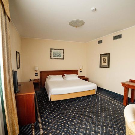 Phi Hotel Cavalieri Bra Bagian luar foto