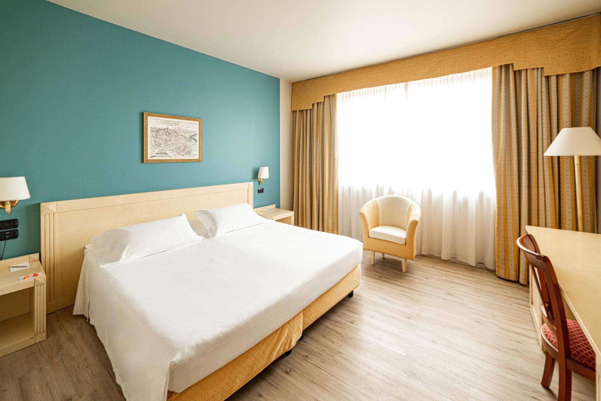 Phi Hotel Cavalieri Bra Bagian luar foto
