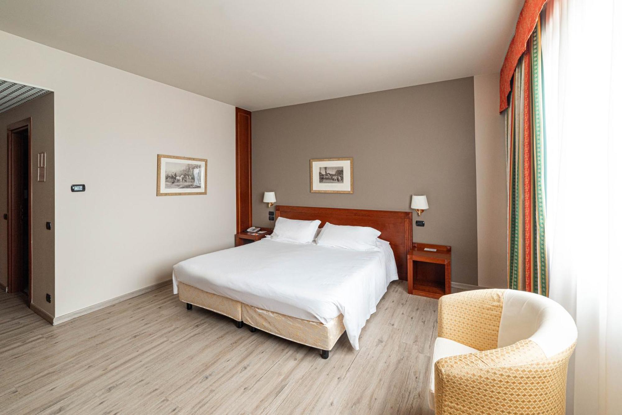 Phi Hotel Cavalieri Bra Bagian luar foto
