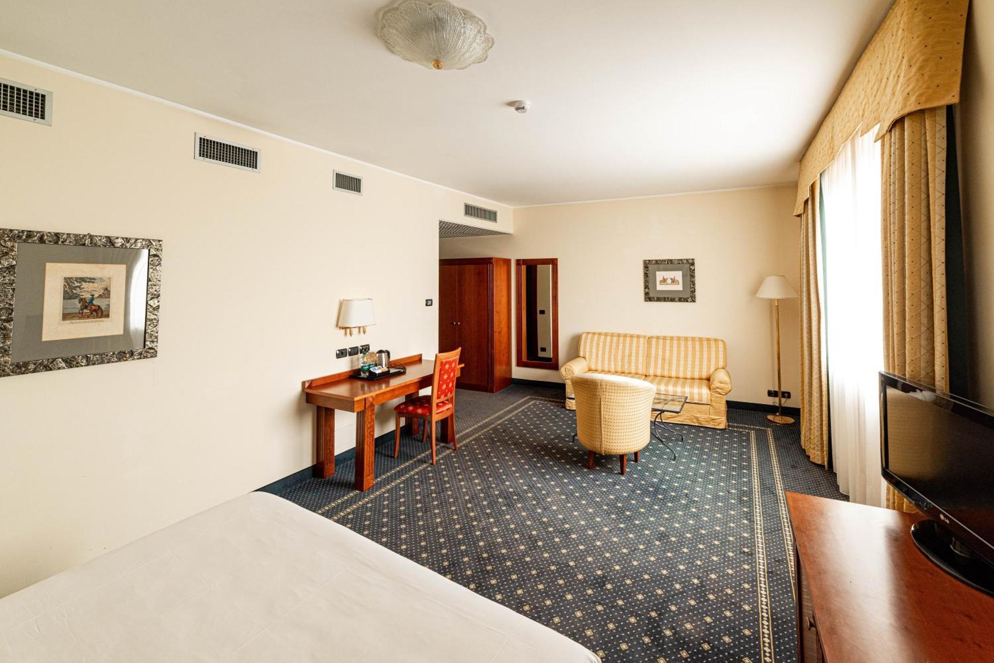 Phi Hotel Cavalieri Bra Bagian luar foto