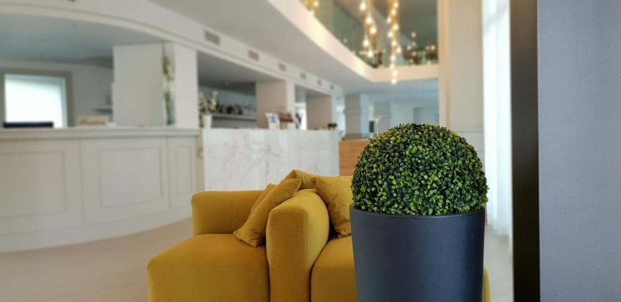 Phi Hotel Cavalieri Bra Bagian luar foto