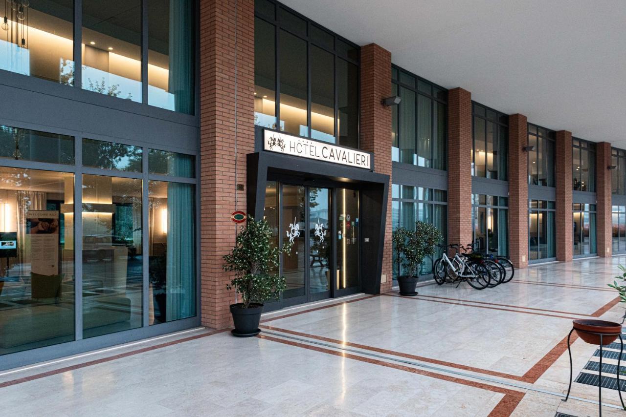 Phi Hotel Cavalieri Bra Bagian luar foto
