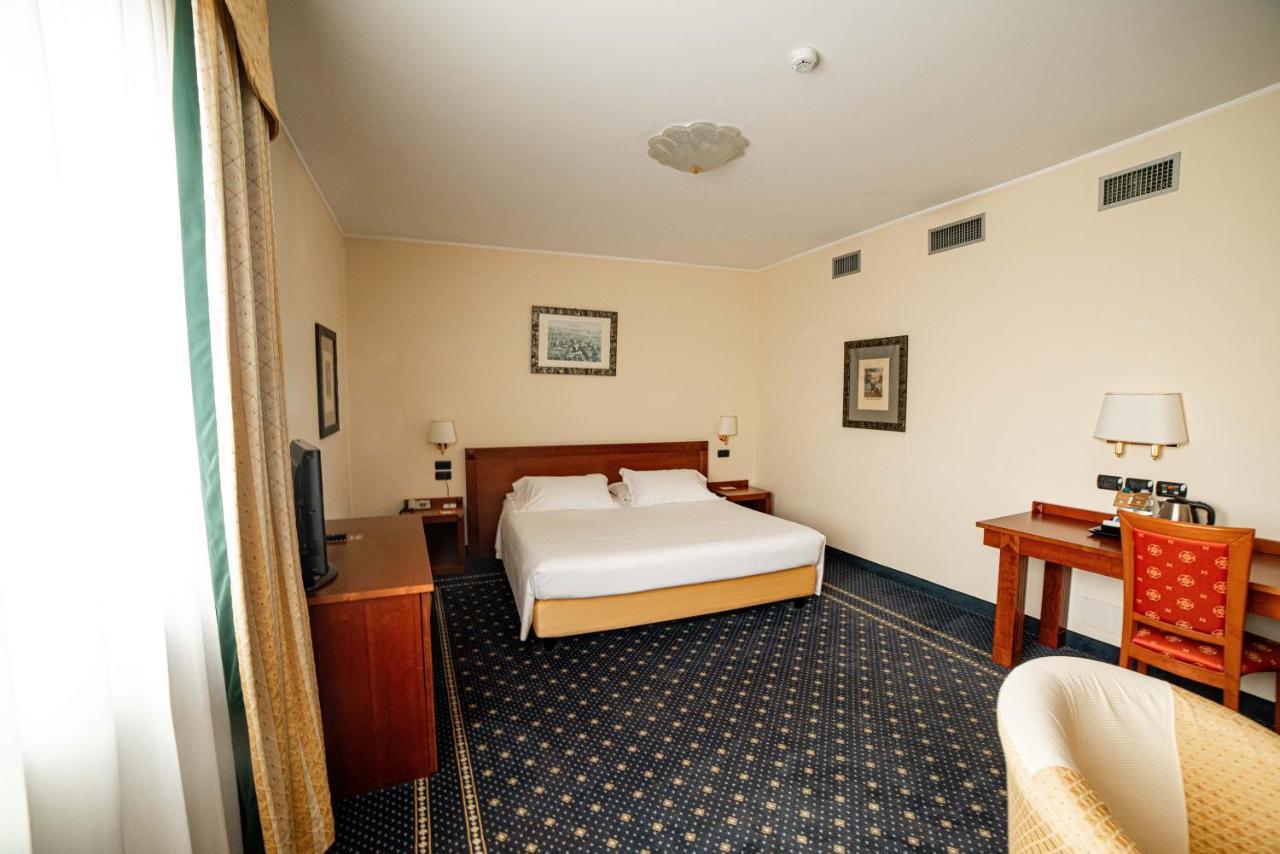 Phi Hotel Cavalieri Bra Bagian luar foto