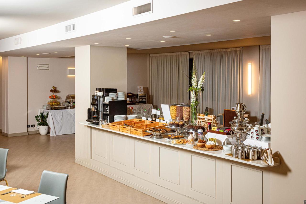 Phi Hotel Cavalieri Bra Bagian luar foto